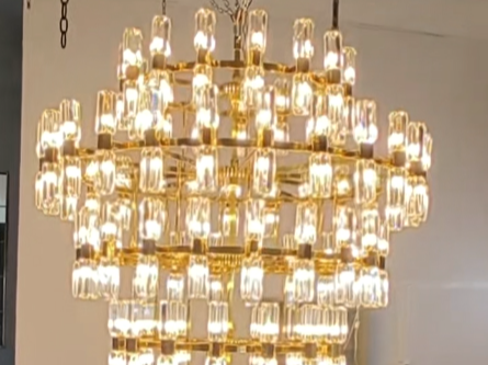 别墅挑空水晶灯