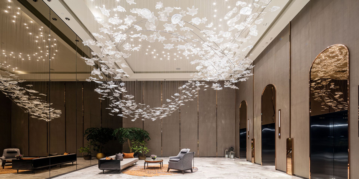 唯意照明为大型商场打造璀璨吊灯，提升购物体验