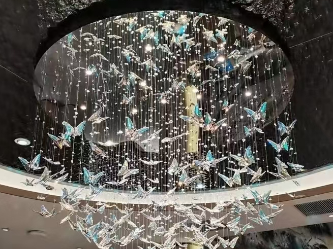 光影之舞：水晶蝴蝶吊灯